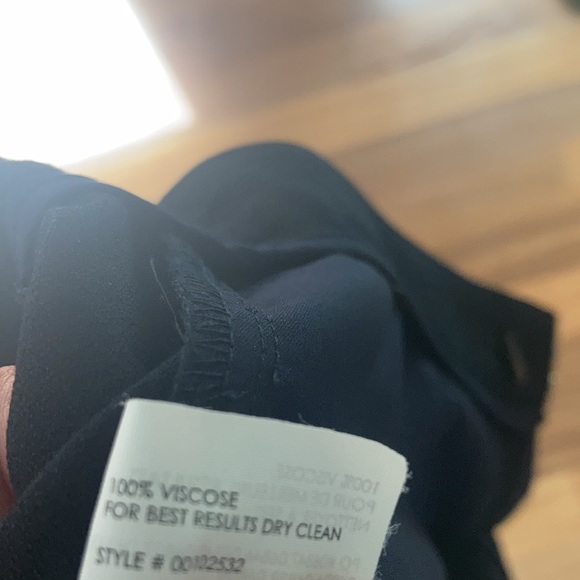 NWT Club Monaco Navy April Soft Scallop Short - Picture 6 of 6